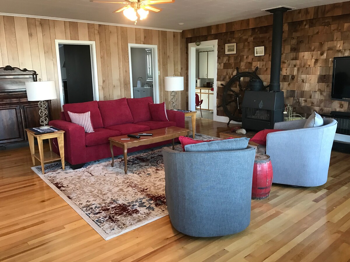 Top 10 Airbnb Vacation Rentals In Conception Bay South, Canada ...