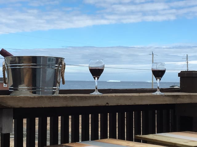 Jewel's Retreat awaits you, the Weary Traveller!”