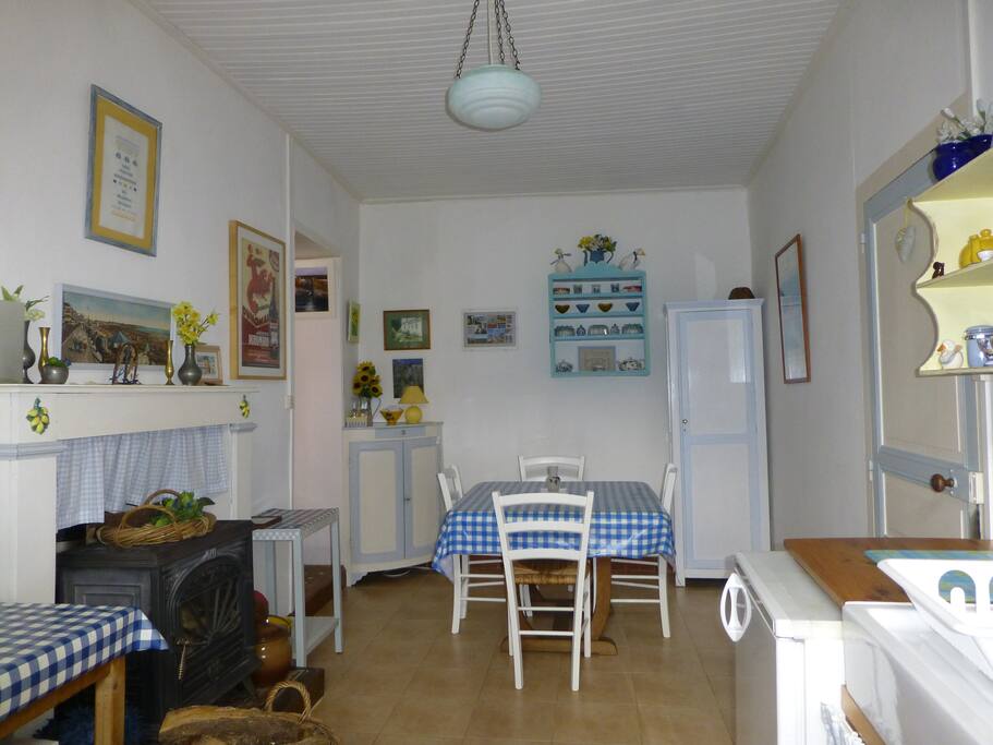 Kitchen dining