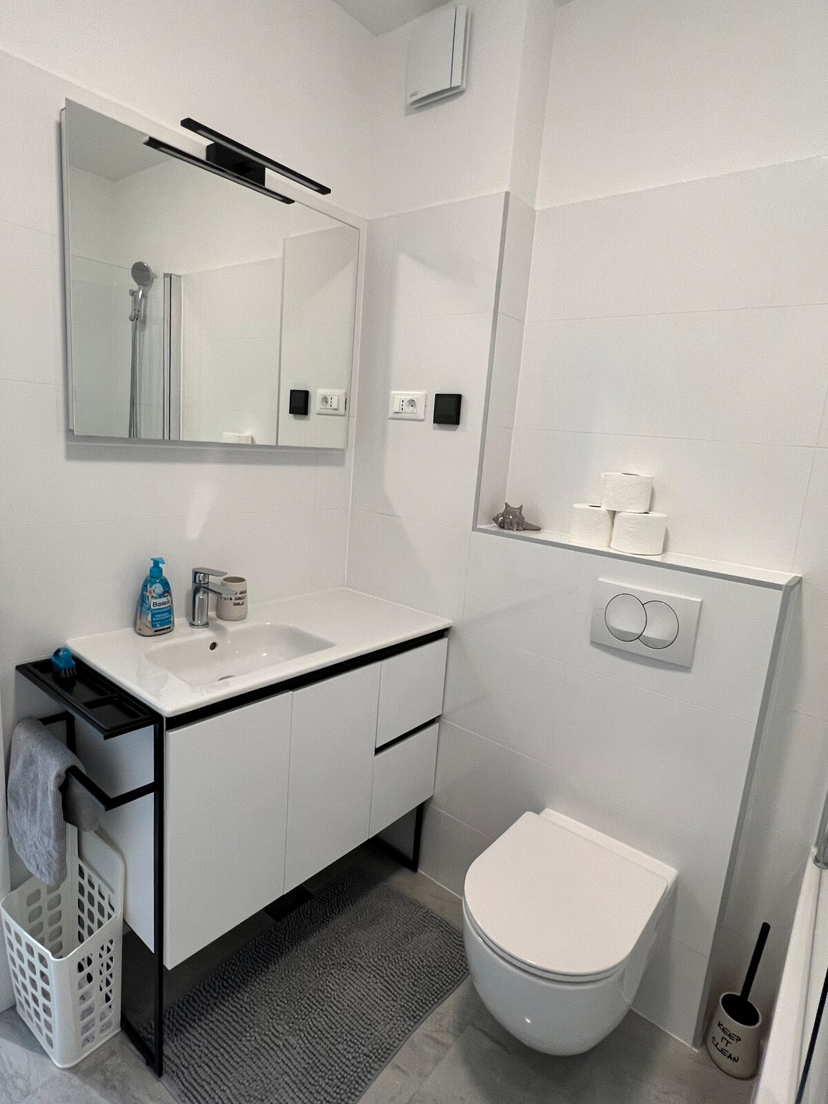 Full bathroom 2 image 2 at Apartment Festini – Spacious apartment in central Pag in Pag