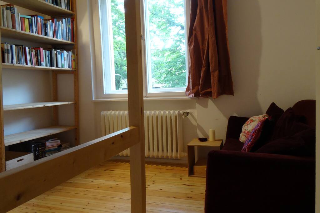 Regal, Sofa, Schreibtisch auf Wunsch