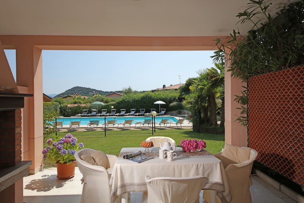 Portico vista piscina appartamento Lavanda