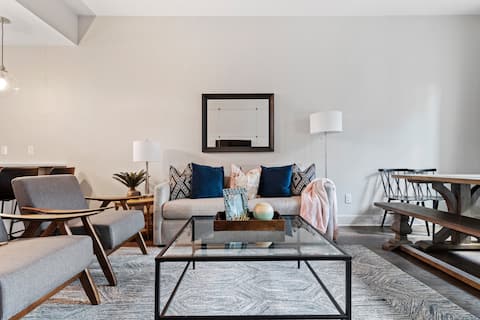 Luxe Nashville Townhome w/deck - Sleeps 10!