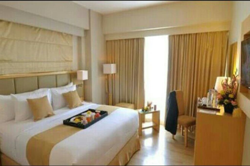 1 cozy n spacy bed room