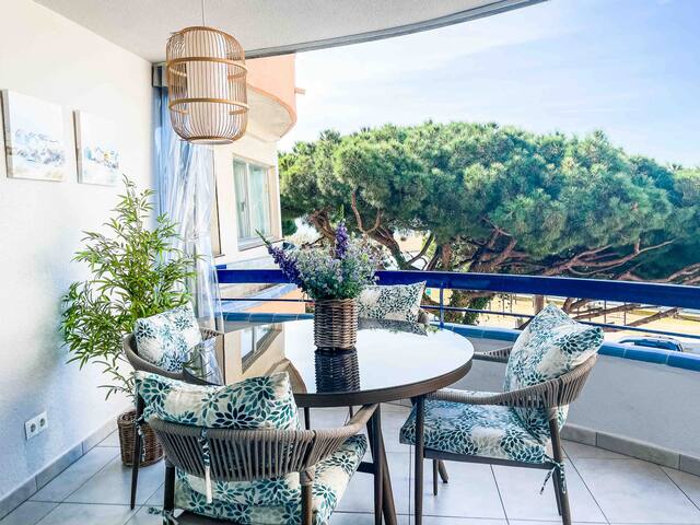 Apartamento a 30 metros de la playa con parking