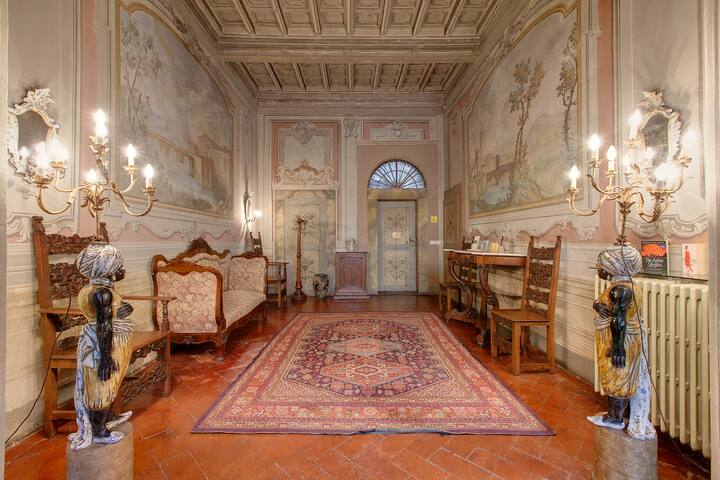 GREAT APARTMENT IN THE HEART OF FLORENCE gallery image 2