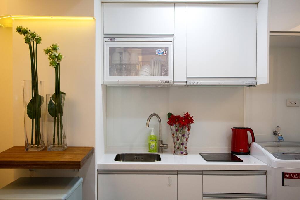 Kitchen area
全新厨房设备,器材,餐具