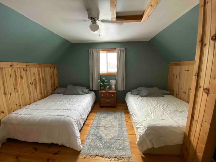 Soveværelse nr. 2 med to dobbeltsenge