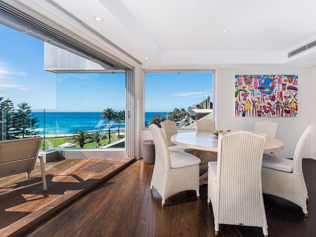 Beachside Penthouse in Bronte