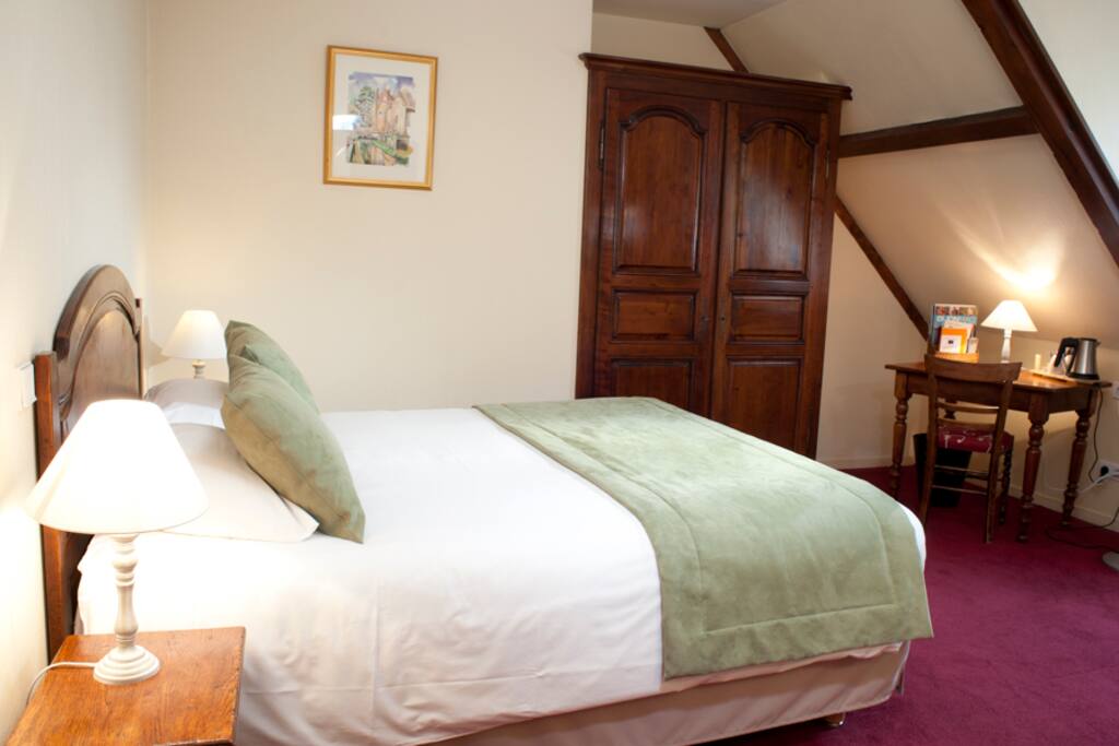 Chambre avec 1 grand lit double