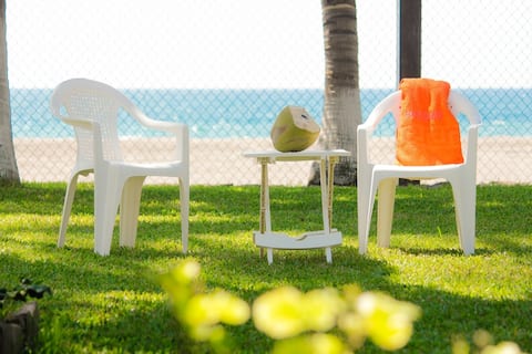 Marimar Rancho Oceanfront for 15 people
4 bedrooms