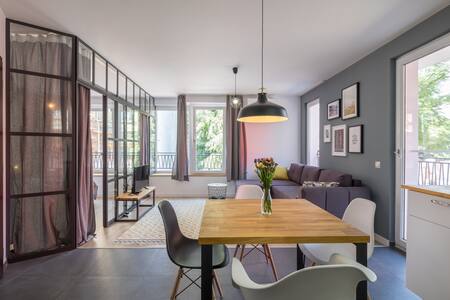 Industrial Look Apartment★Top Centre+ Free Parking