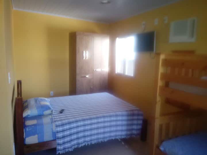 chumba cha kulala c air-conditioning