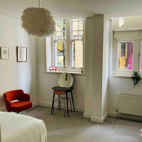 Huge flat with rock star history gallery image 3