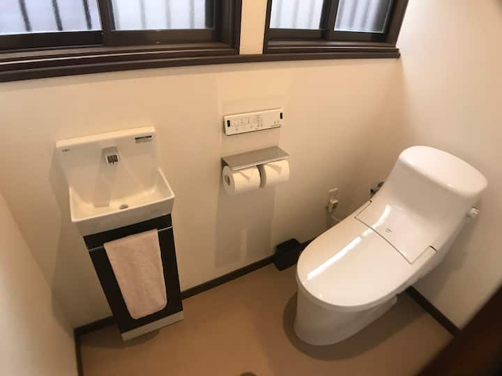 INAX / トイレは2ヶ所