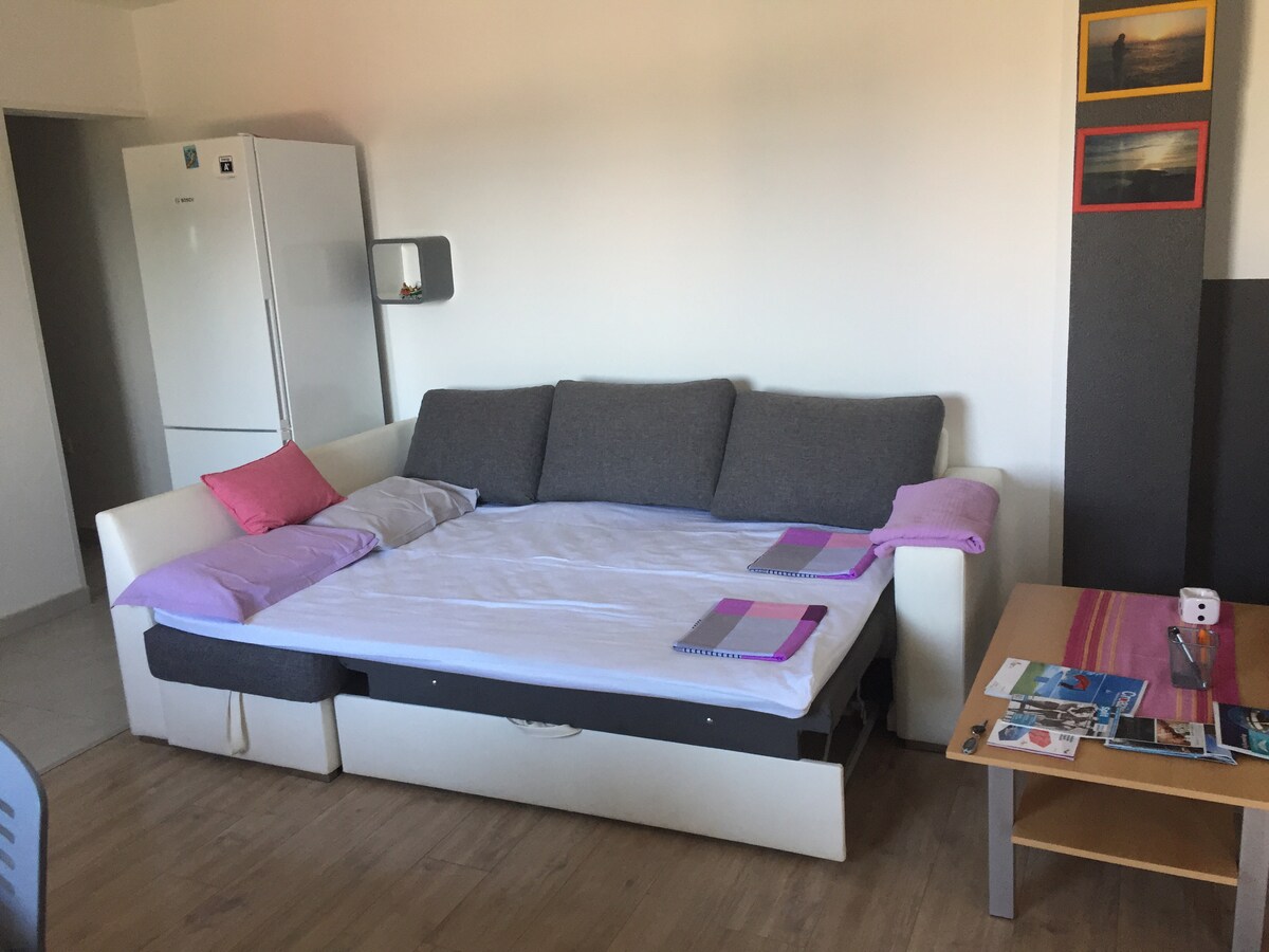 Letto per due nel soggiorno