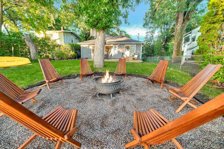 3 BR on Lake with Sunset Views, Lake Toys and Dock gallery image 2