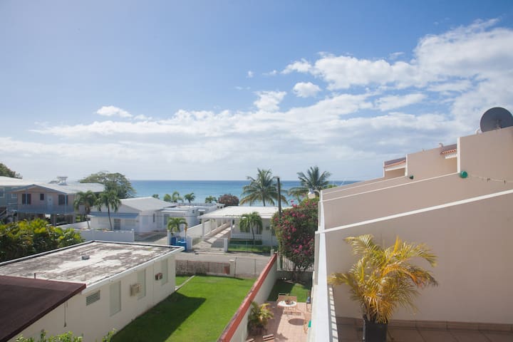 Beautiful and spacious townhome by the beach