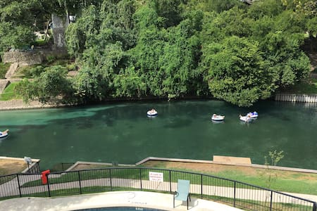 Charming condo on the Comal