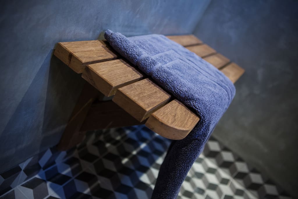 Luxury seating in the Green room bathroom