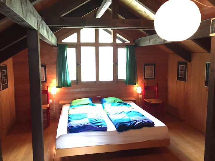 画廊上设有主卧