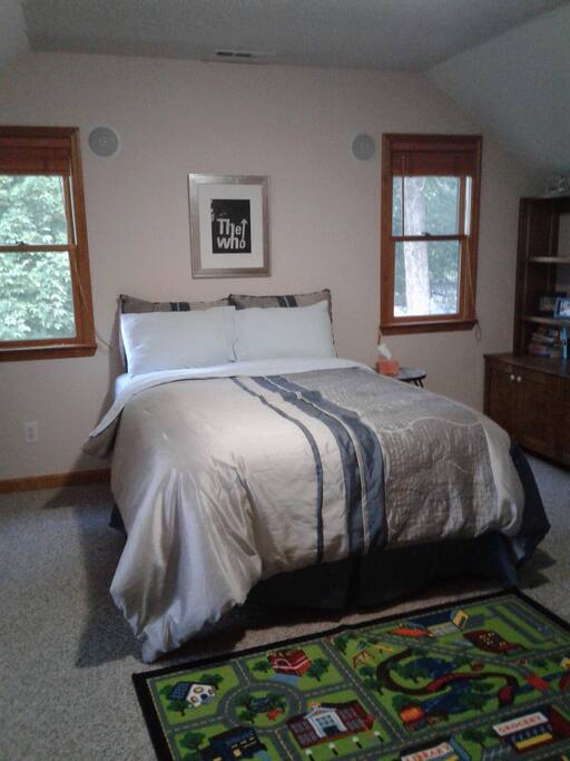 Large bedroom with plenty of space