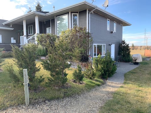 Large 2-Bedroom Unit. Private Entrance on Acreage