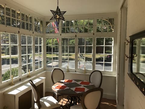 Desirable Historic District Private Apartment