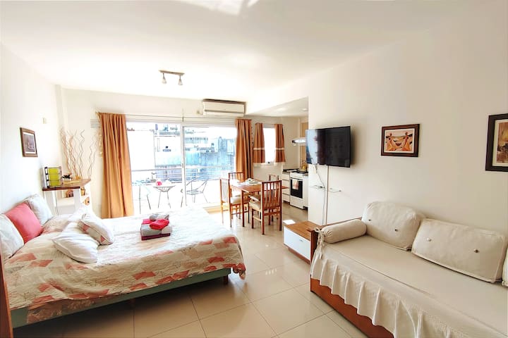 Studio mobiliado em Almagro com varanda