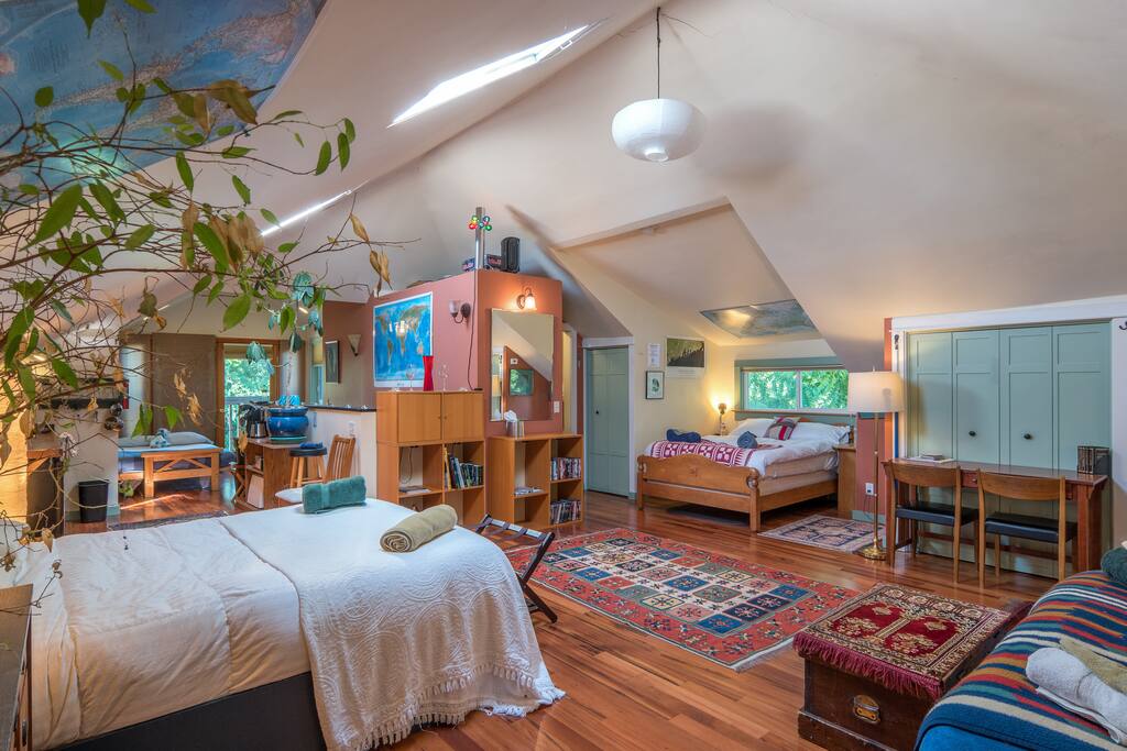 King Bed is to the Right