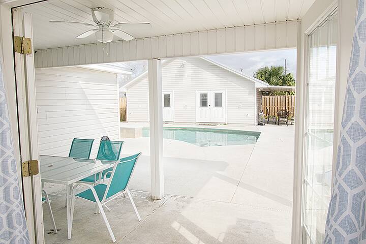 🔹Sleek Beach Themed House Fully Equipped with POOL