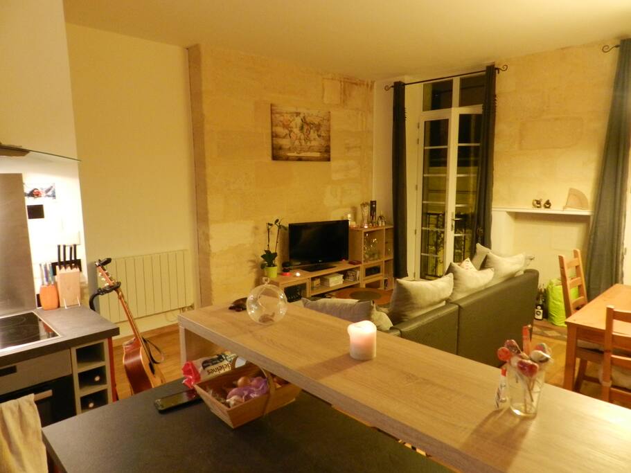 Le salon, vu de la cuisine