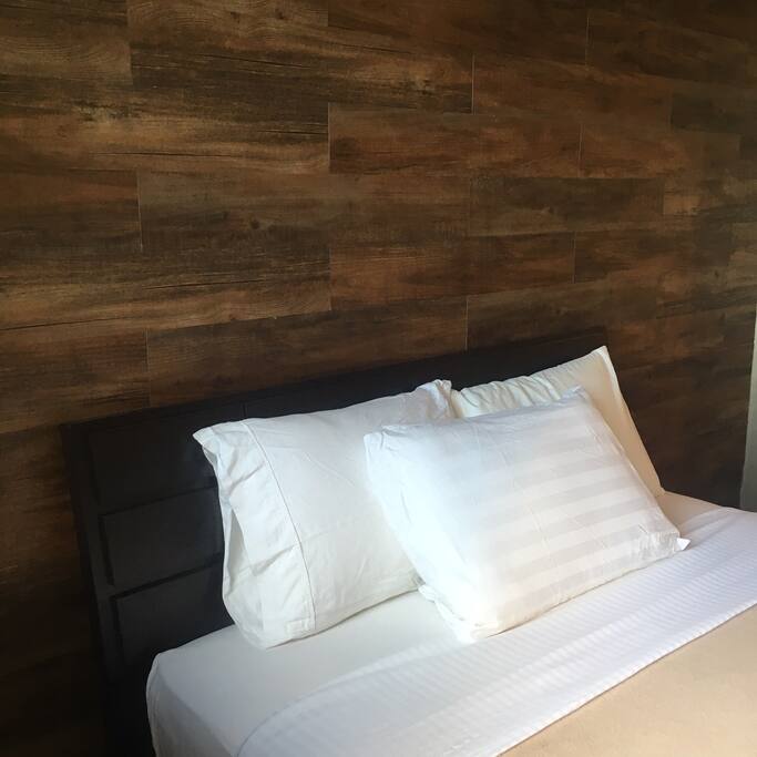 QUEEN SIZE BED FOR 2 PAX