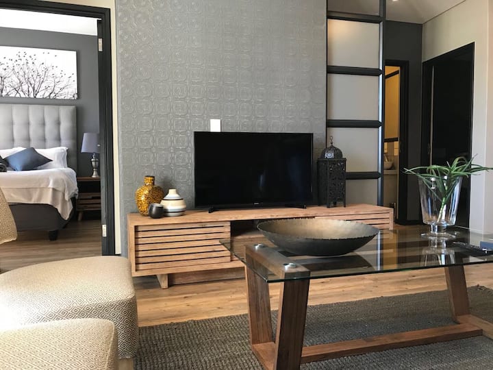 In The Heart Of Rosebank - The Vantage - Johannesburg