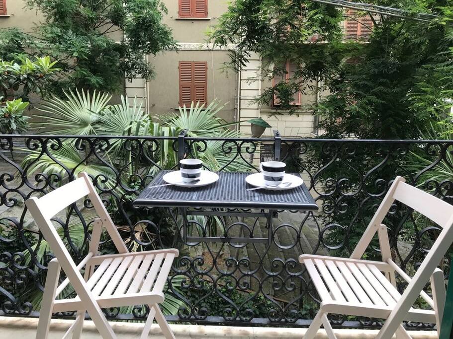 terrazzo attrezzato per colazione
