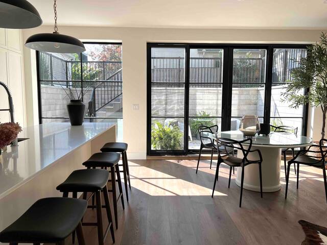 The Byron Brownstone gallery image 4