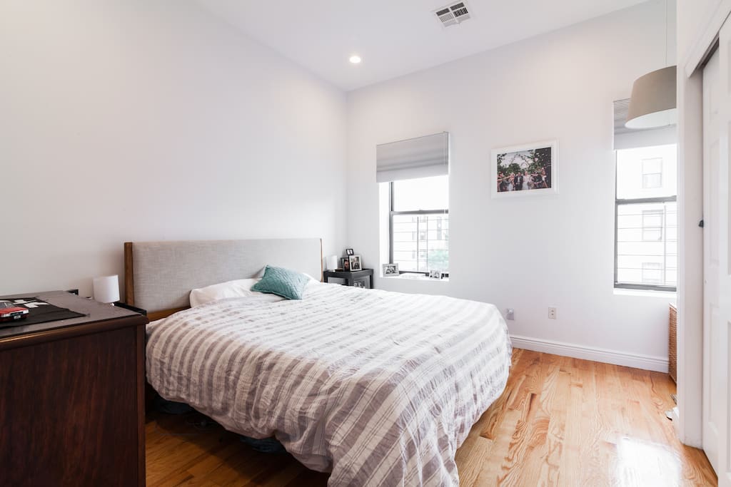 Huge, (American) King Size bed with Casper mattress