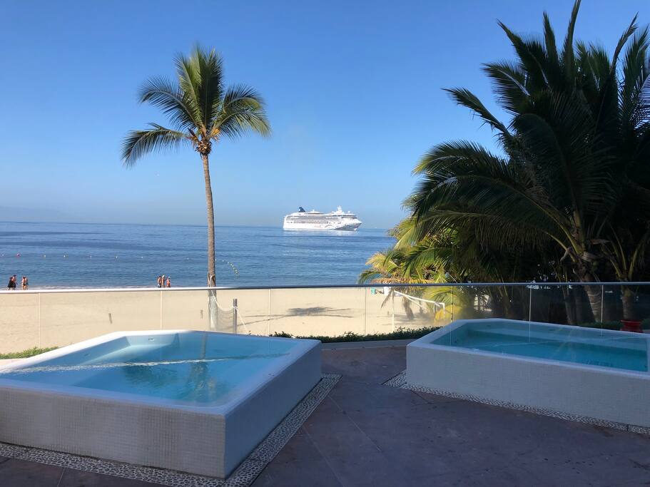 Jacuzzis in the beach Área