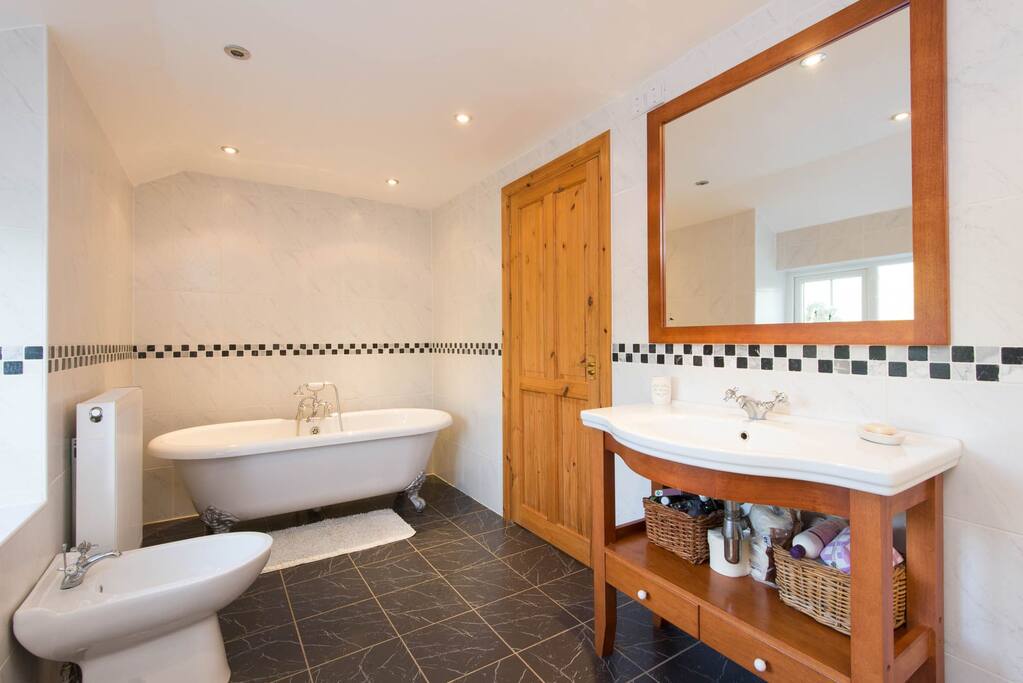 Roll top bath