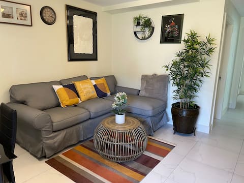 Top performing Airbnb: 3-Brd entire suite in Surrey Central New house in Whalley