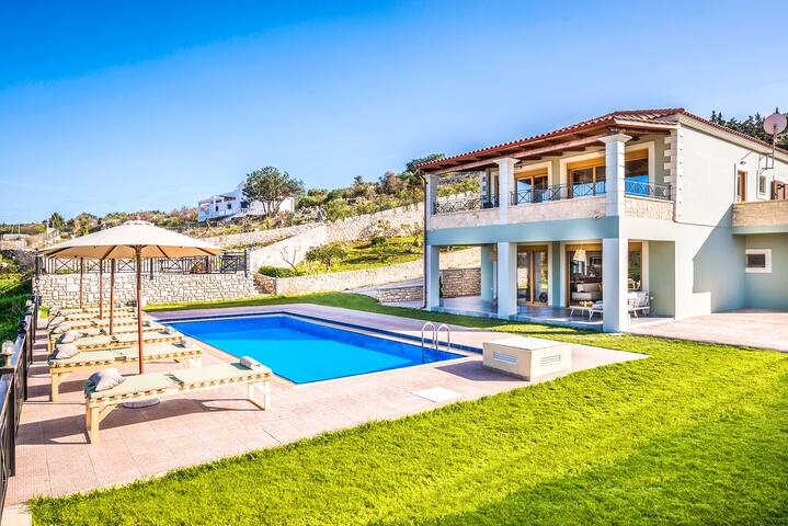 6′ to Beach / 5BD Sea View Villa with Private Pool gallery image 2