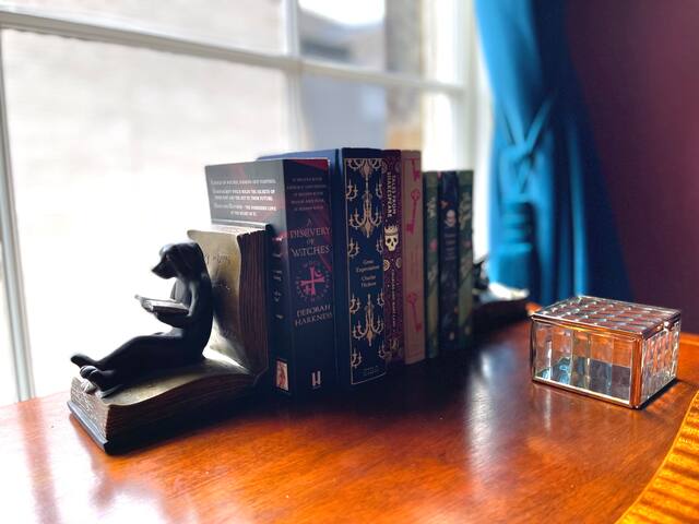 Luxury Old Town Flat on Iconic Cockburn Street gallery image 5