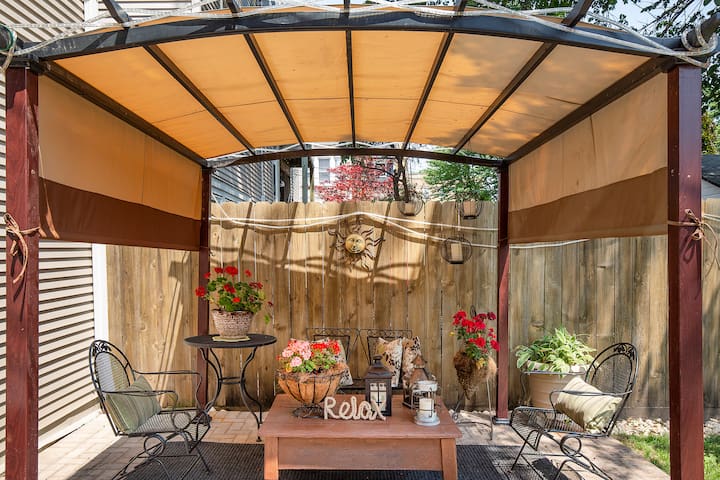 Spacious 4 bedroom North side Apt / Parking gallery image 2