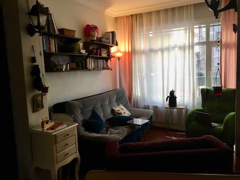 Cute, vegan, queer f. place in central of Kadıköy.