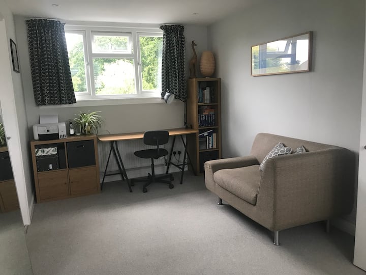 دراسة/غرفة نوم إضافية