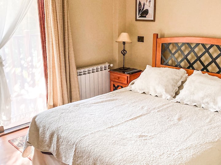 Spavaća soba 3, bračni krevet (širine 125-149 cm) + terasa