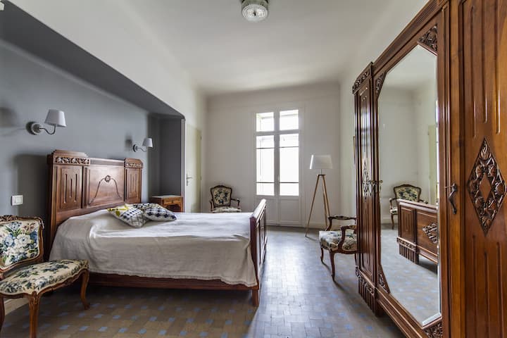 Double room with 140 beds overlooking the harbour