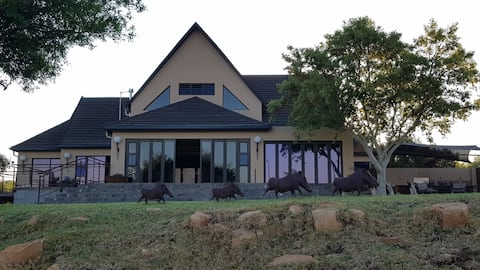 Featherstone Lodge A Stunning Home on the Vaal Dam