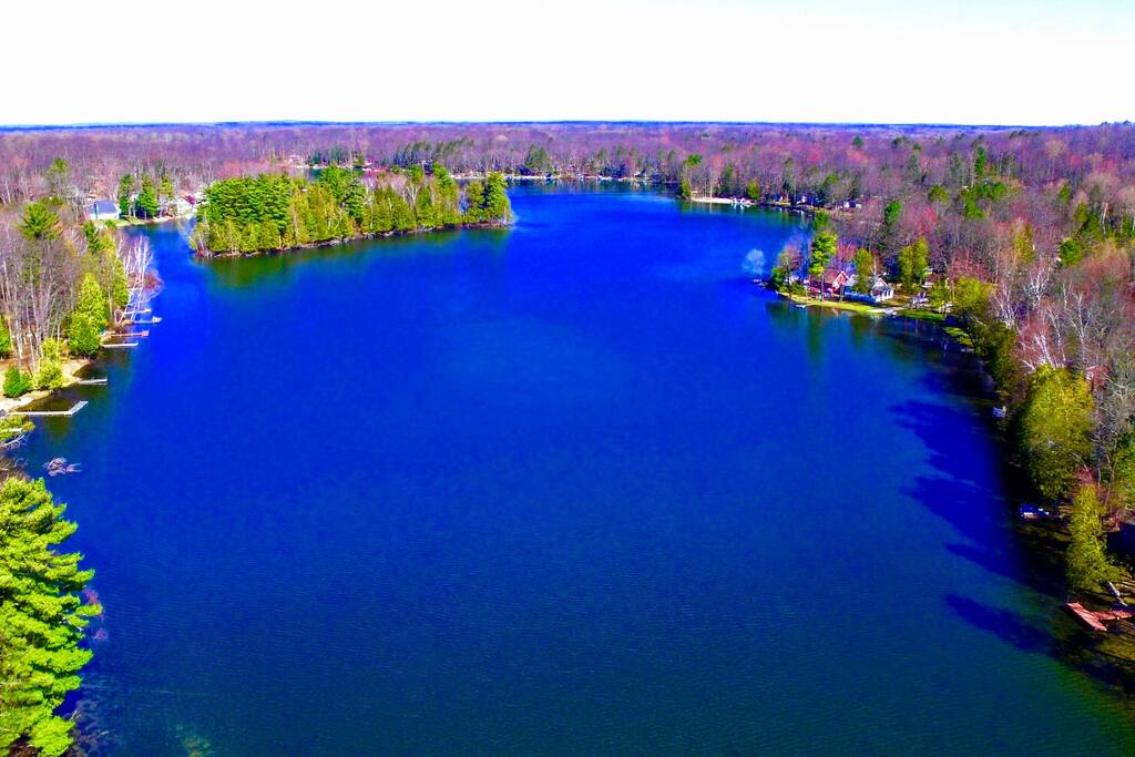 Welcome to Island Lake, a beautiful 85-acre spring-fed lake on the edge of the Huron National Forest. The population of our lake community is nearly 90% seasonal residents and vacationers who love the area as much as we do!