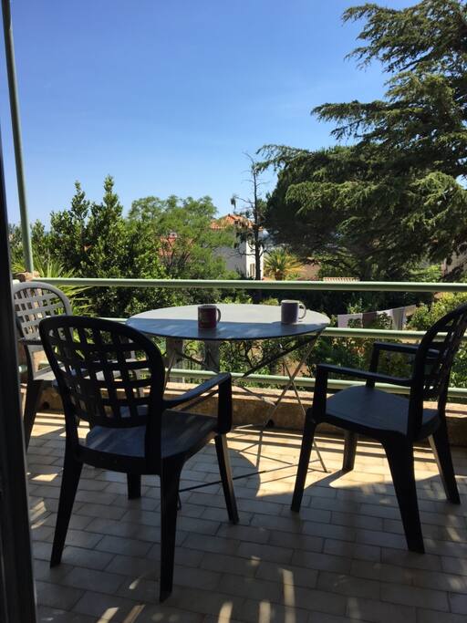 Terrasse avec vue mer et jardin